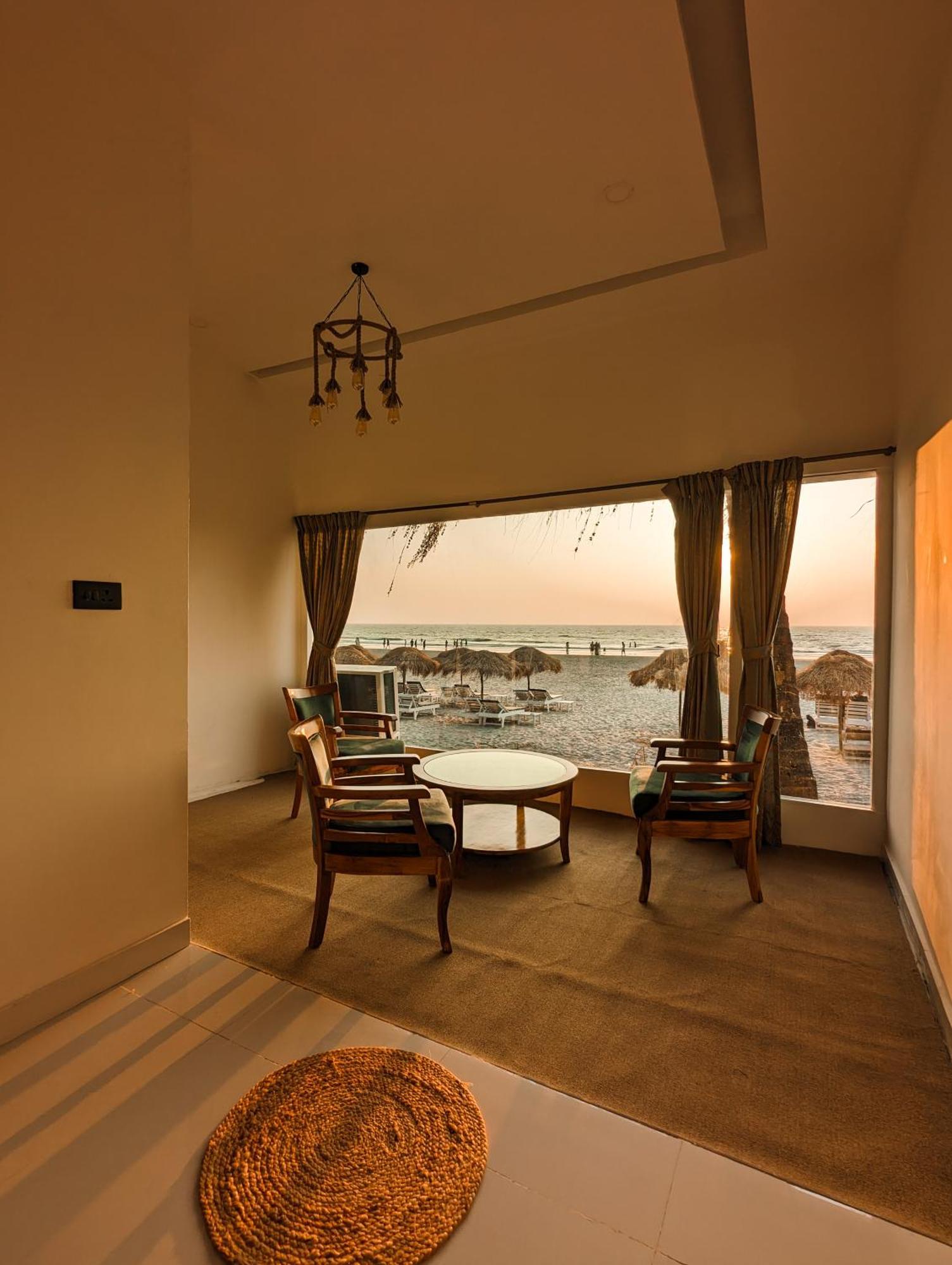 Aqua Beach Stays Ashwem Mandrem Buitenkant foto