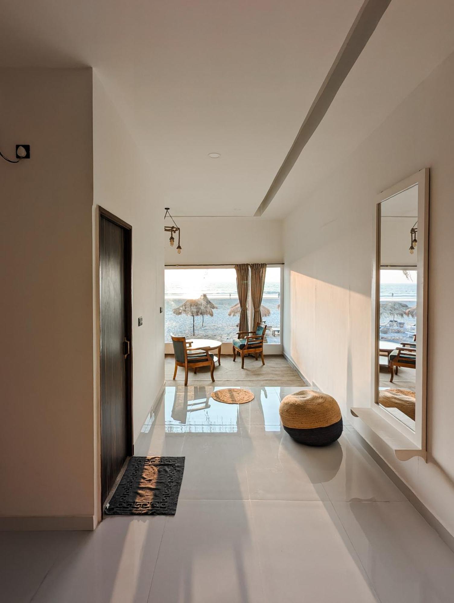 Aqua Beach Stays Ashwem Mandrem Buitenkant foto