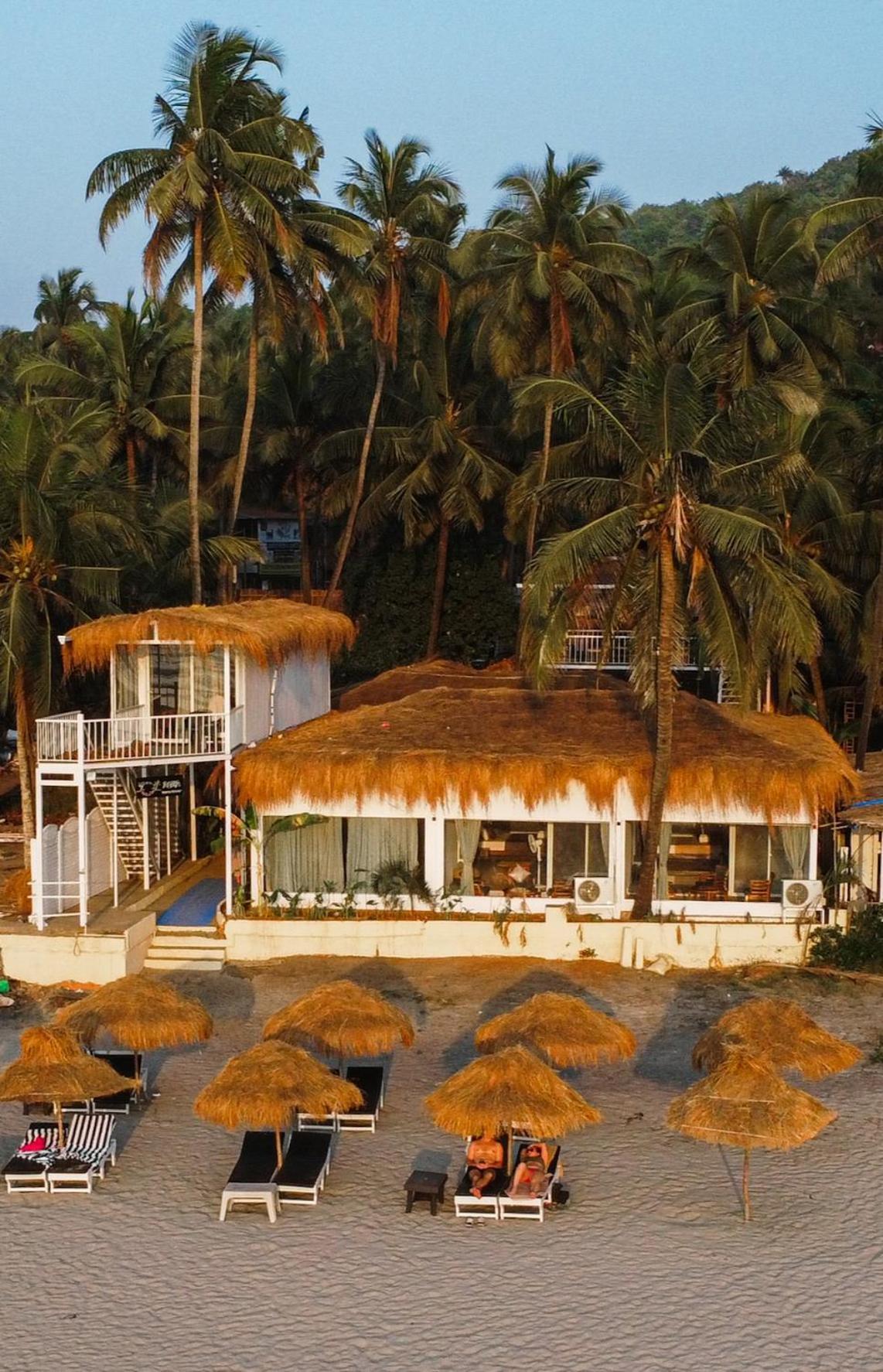 Aqua Beach Stays Ashwem Mandrem Buitenkant foto