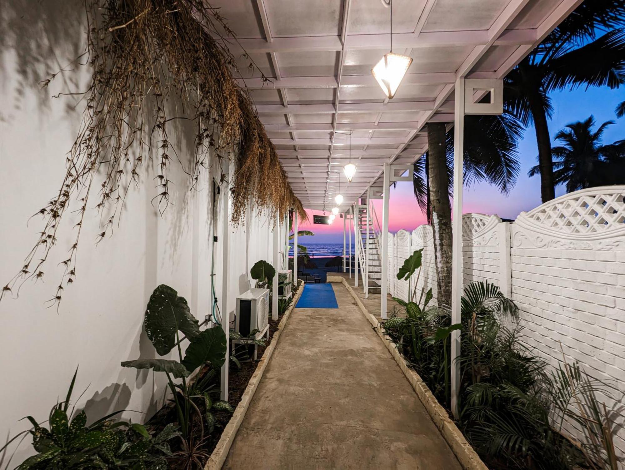 Aqua Beach Stays Ashwem Mandrem Buitenkant foto