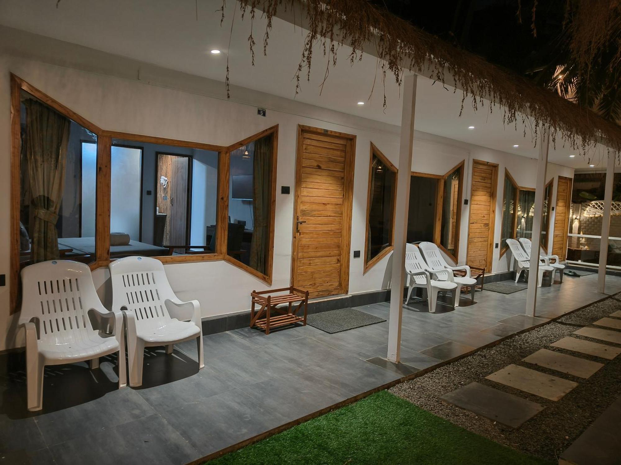Aqua Beach Stays Ashwem Mandrem Buitenkant foto