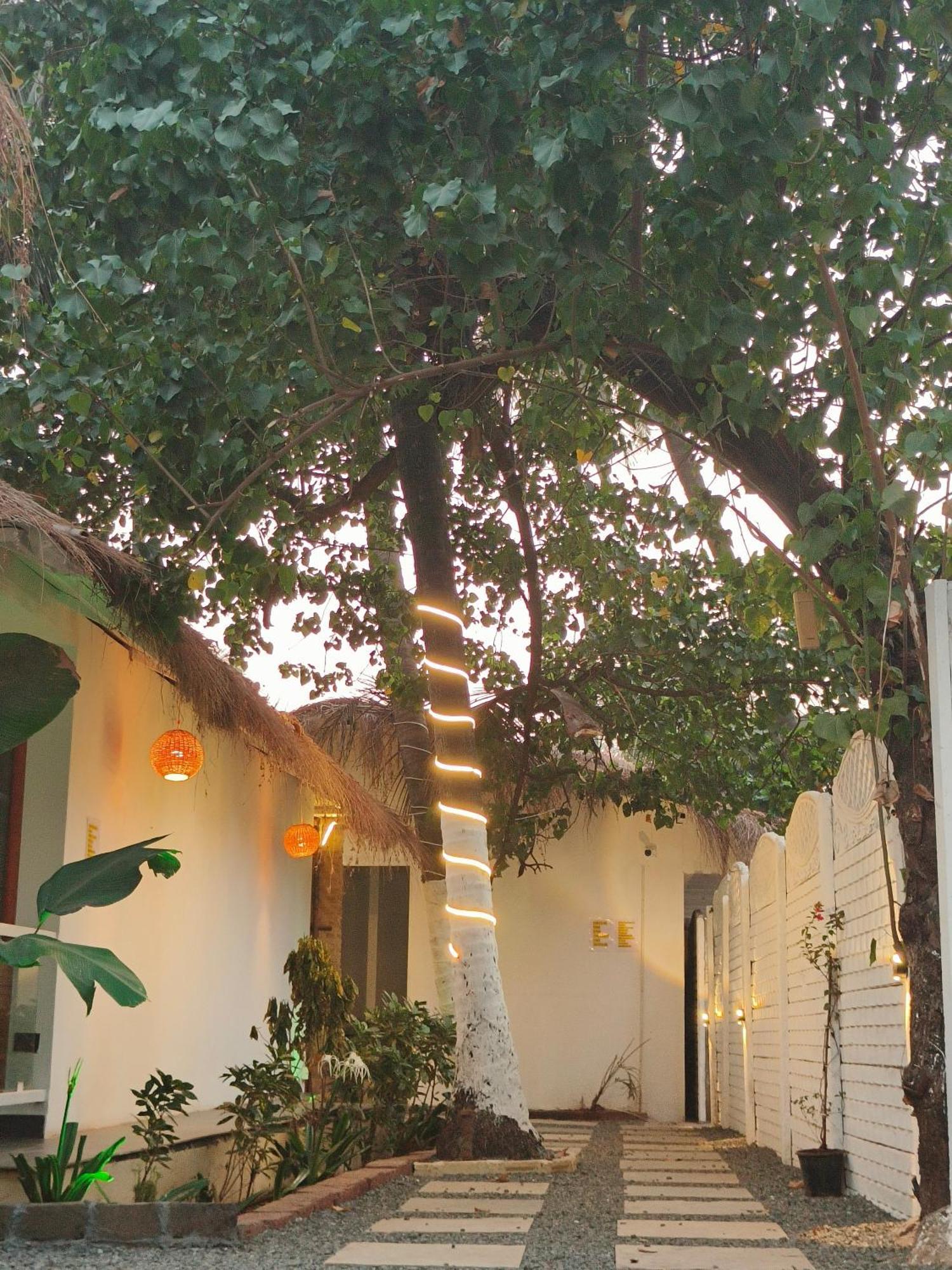 Aqua Beach Stays Ashwem Mandrem Buitenkant foto