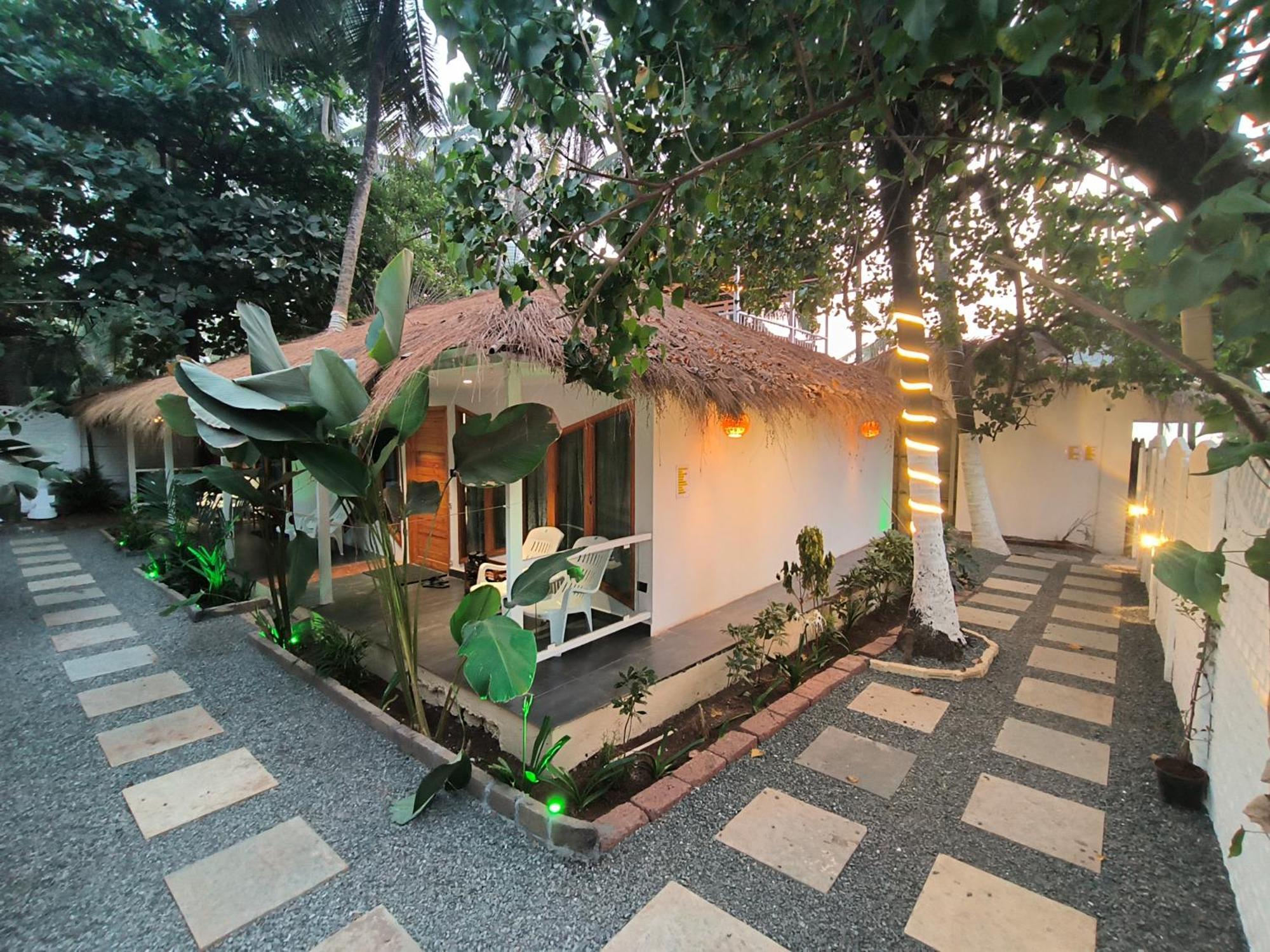 Aqua Beach Stays Ashwem Mandrem Buitenkant foto
