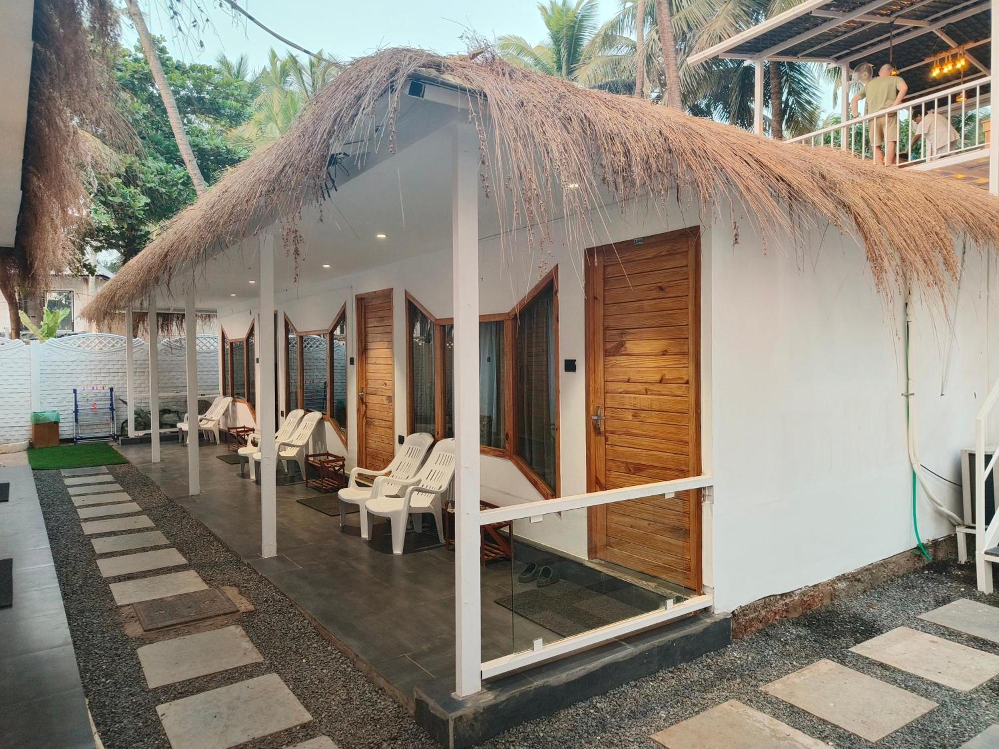 Aqua Beach Stays Ashwem Mandrem Buitenkant foto
