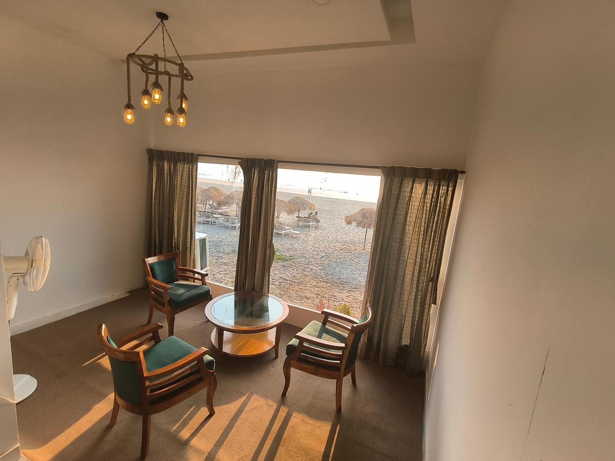 Aqua Beach Stays Ashwem Mandrem Buitenkant foto
