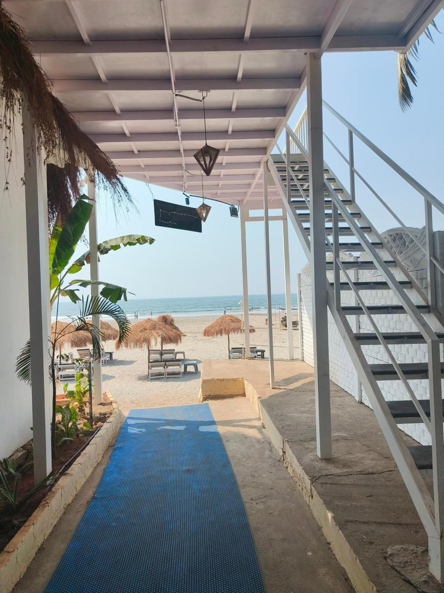 Aqua Beach Stays Ashwem Mandrem Buitenkant foto