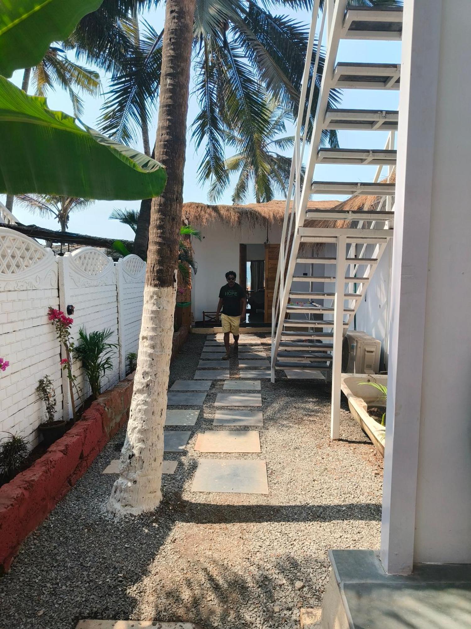 Aqua Beach Stays Ashwem Mandrem Buitenkant foto