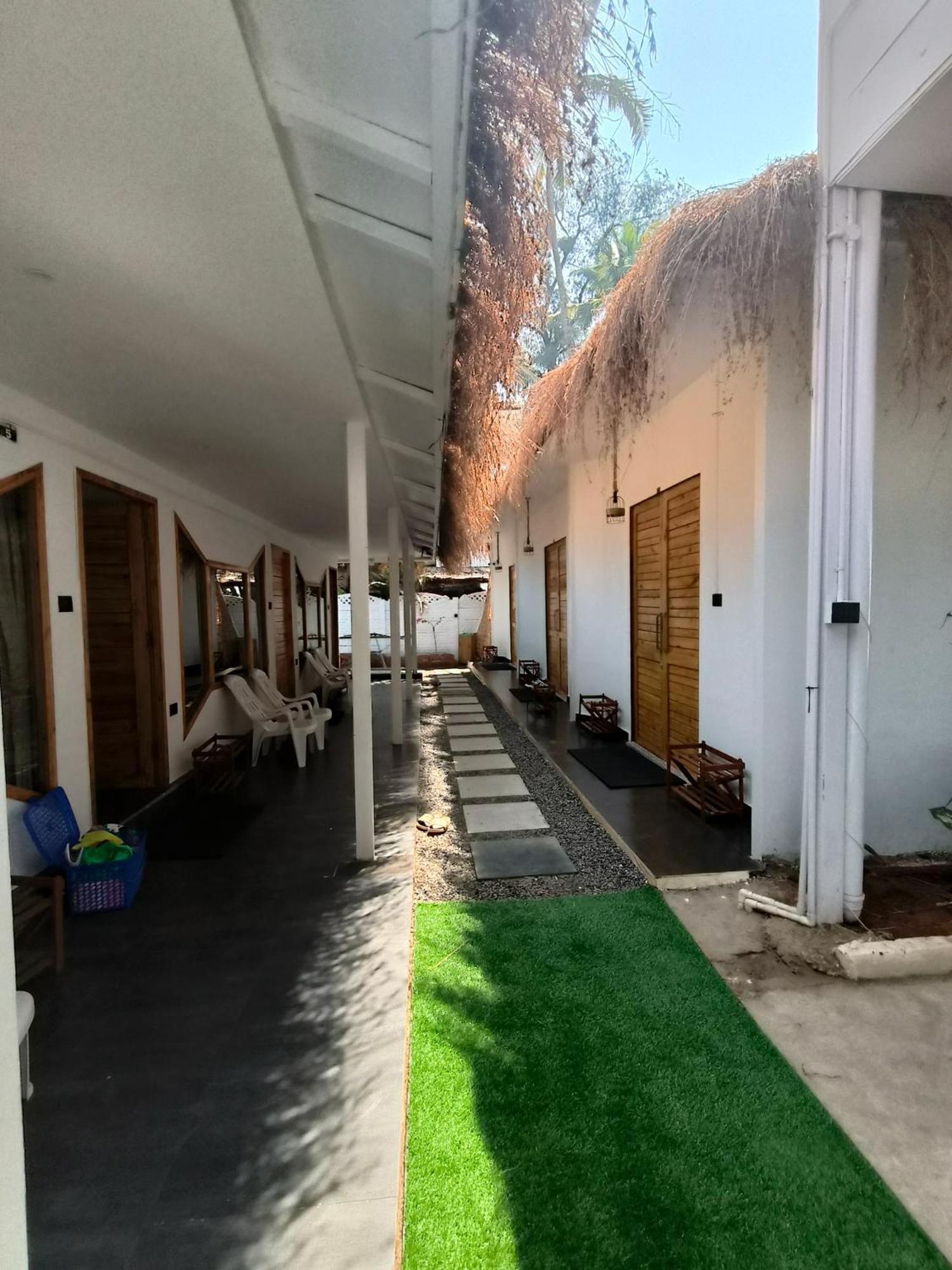 Aqua Beach Stays Ashwem Mandrem Buitenkant foto