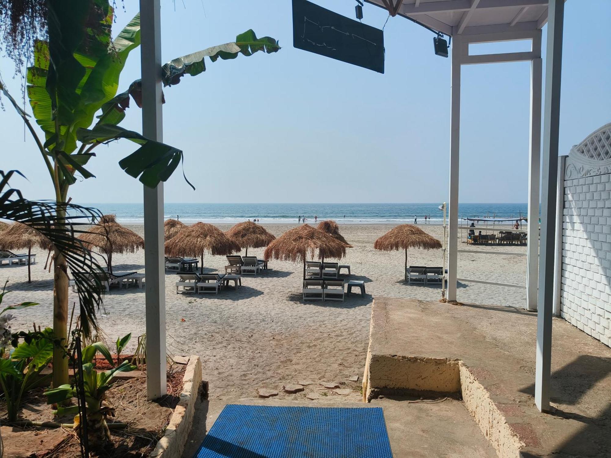 Aqua Beach Stays Ashwem Mandrem Buitenkant foto