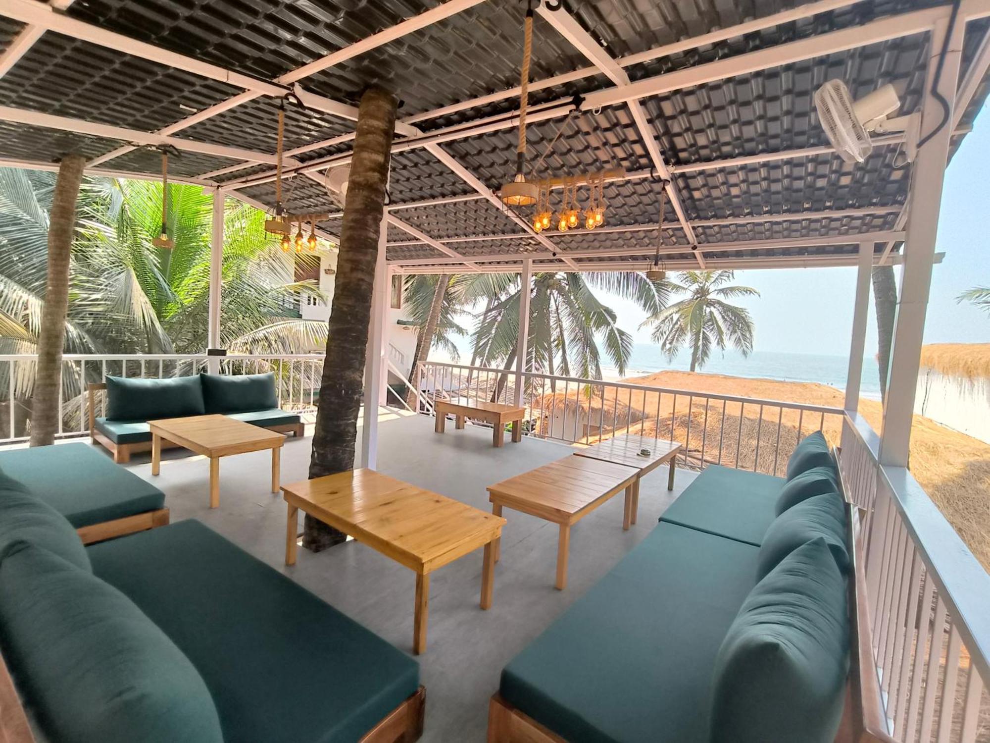 Aqua Beach Stays Ashwem Mandrem Buitenkant foto