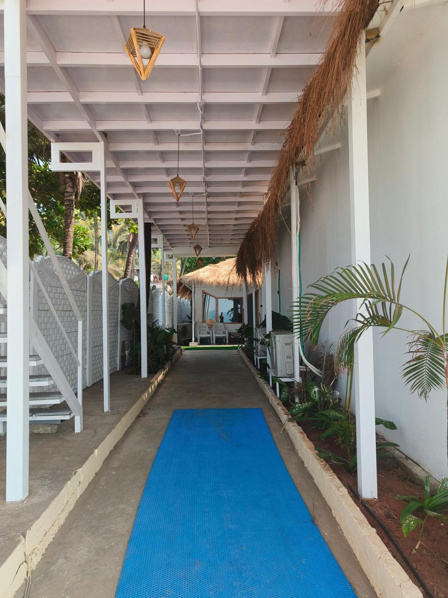 Aqua Beach Stays Ashwem Mandrem Buitenkant foto
