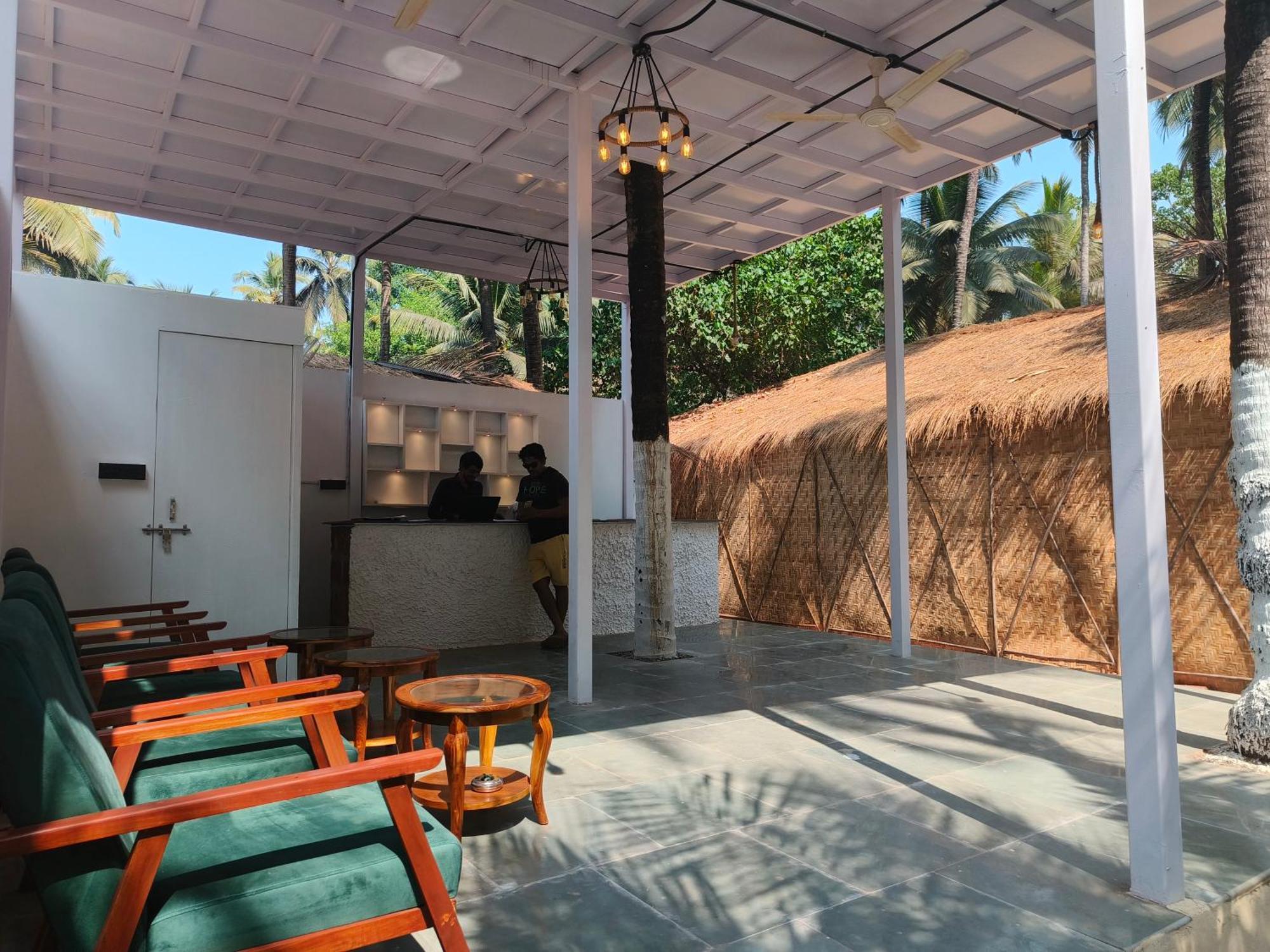 Aqua Beach Stays Ashwem Mandrem Buitenkant foto