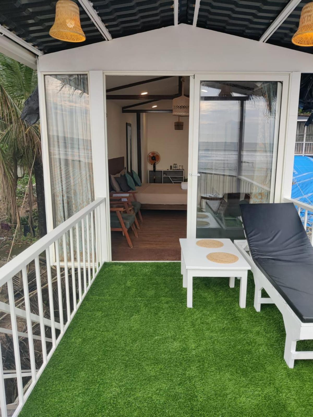 Aqua Beach Stays Ashwem Mandrem Buitenkant foto