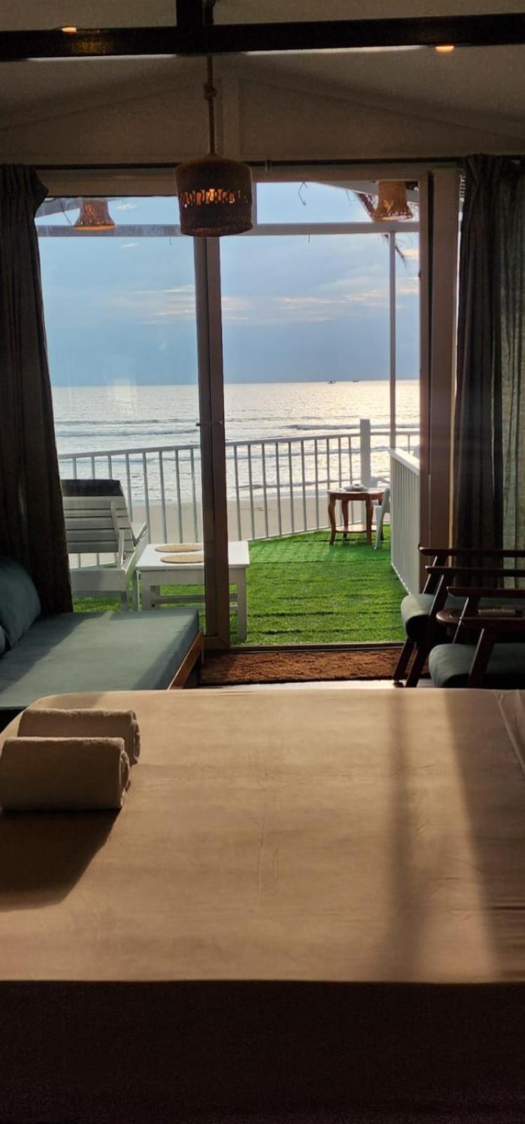 Aqua Beach Stays Ashwem Mandrem Buitenkant foto
