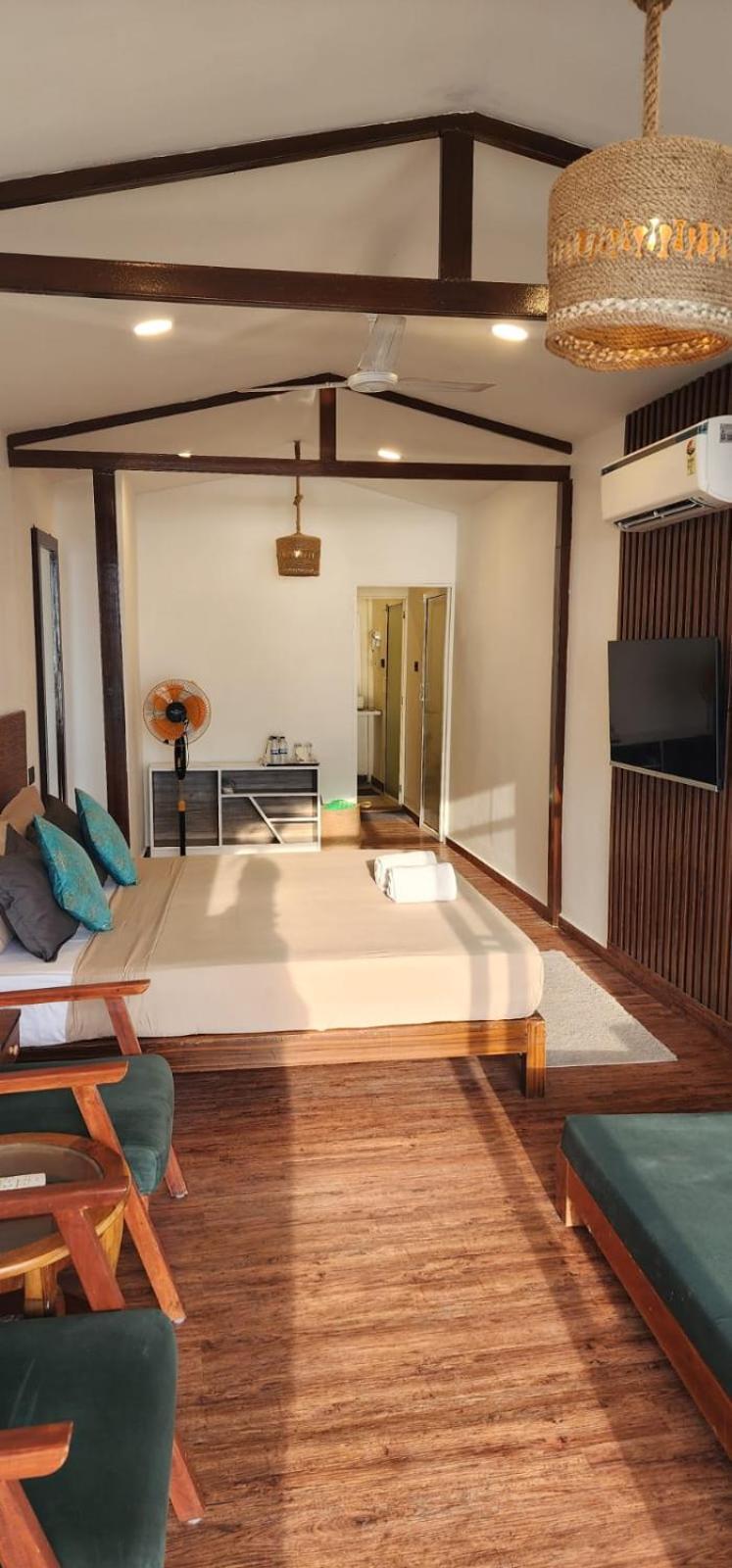 Aqua Beach Stays Ashwem Mandrem Buitenkant foto