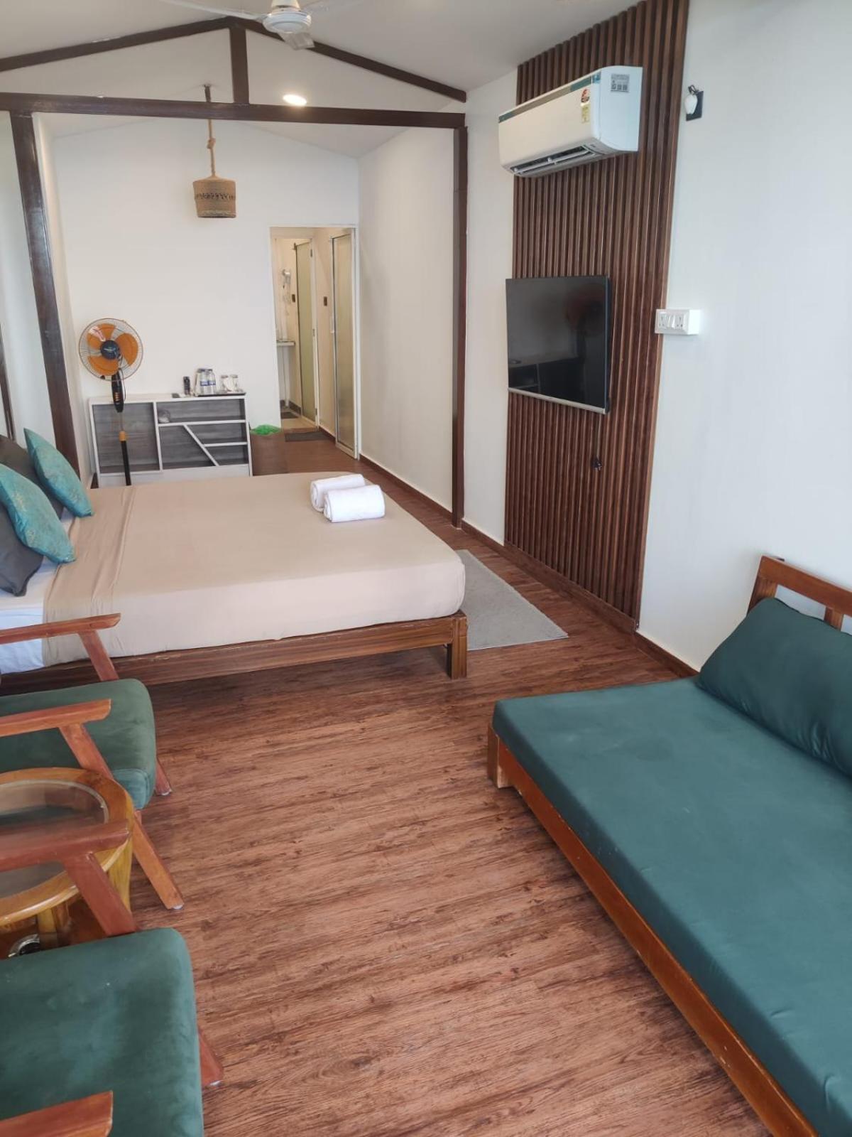 Aqua Beach Stays Ashwem Mandrem Buitenkant foto